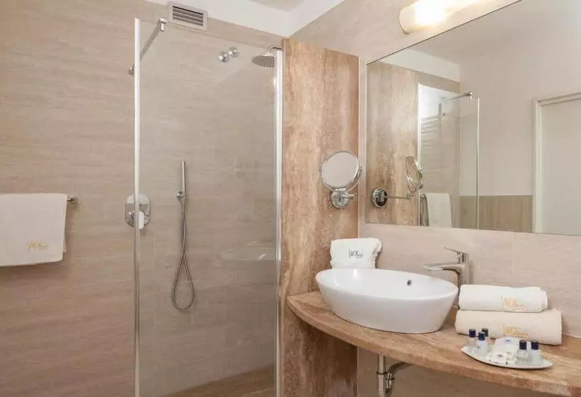 اتاق سوپریور سه تخته, Savoy Palace   Tonellihotels