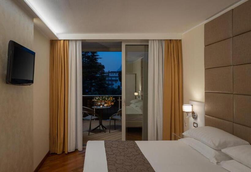 テラス付スーペリアルーム, Savoy Palace   Tonellihotels