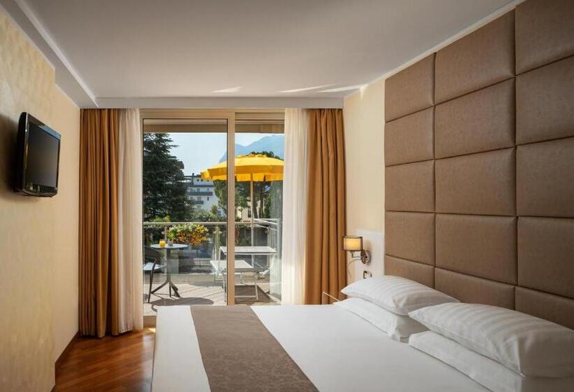 Номер Superior с Террасой, Savoy Palace   Tonellihotels