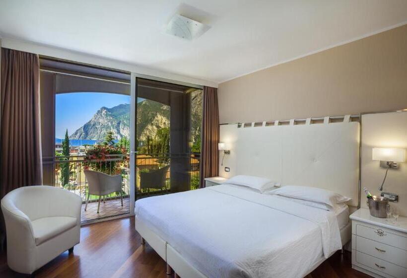 Номер Deluxe, Savoy Palace   Tonellihotels