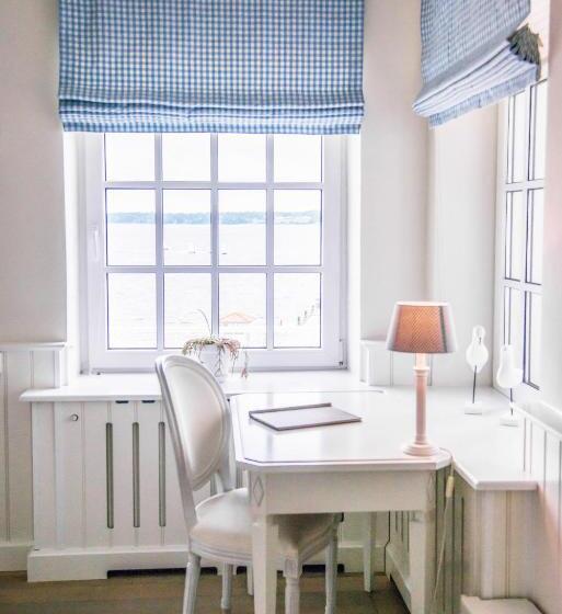 جناح جونيور مطلّ علي البحر, Strandhotel Glücksburg