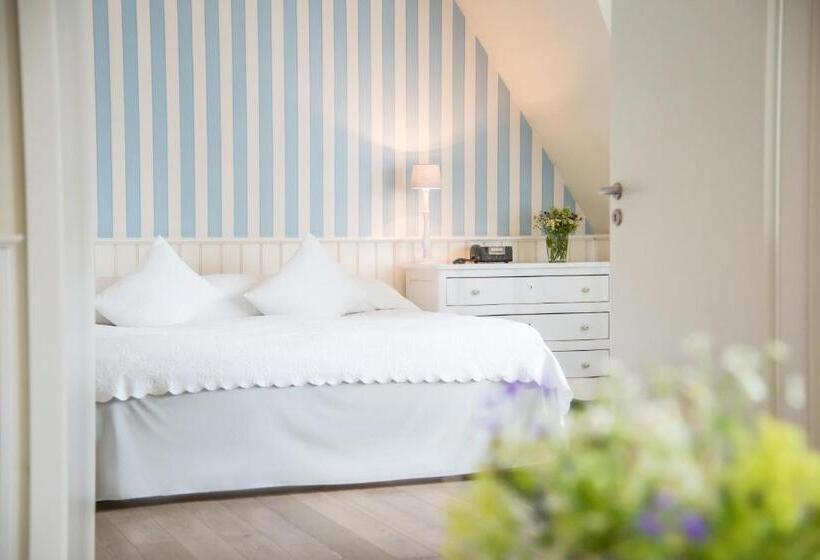 جناح جونيور مطلّ علي البحر, Strandhotel Glücksburg