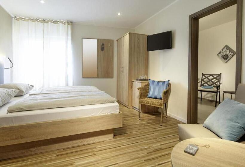 Номер Стандарт, Zum Stern