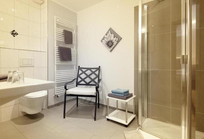 Номер Стандарт, Zum Stern