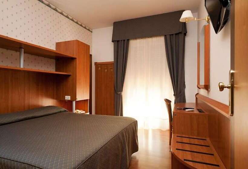 غرفة قياسية رباعية, Vistamare Village