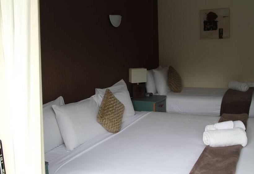 استودیو اجرایی, Woodlands Motel