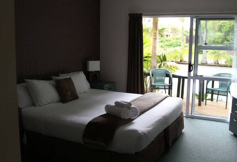 Студио Executive, Woodlands Motel