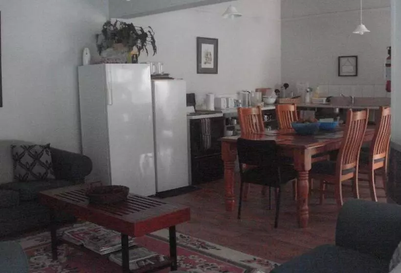 اتاق استاندارد با سرویس بهداشتی مشترک, Woodlands Motel