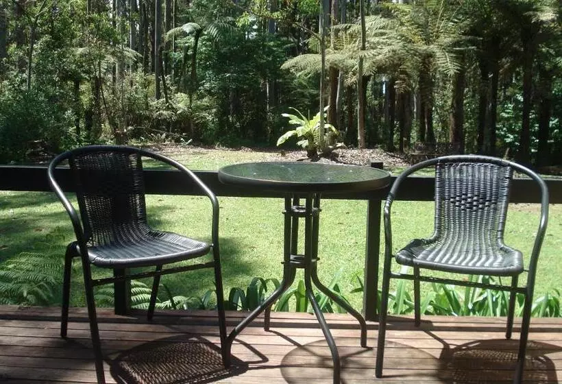 استودیو اجرایی, Woodlands Motel