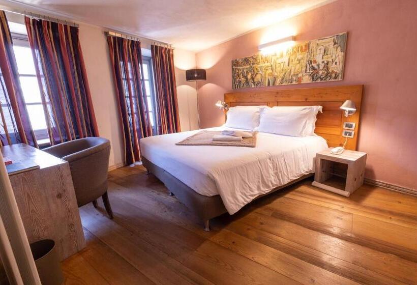 غرفة كومفورت, Ad Gallias