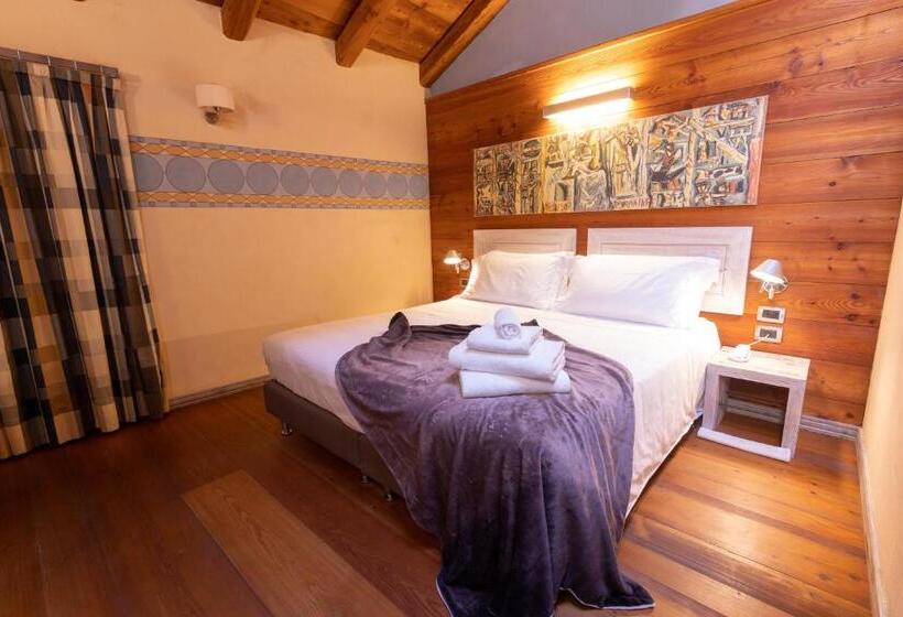 جناح جونيور, Ad Gallias