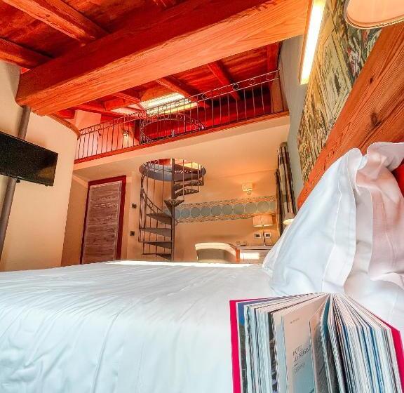 جناح جونيور, Ad Gallias