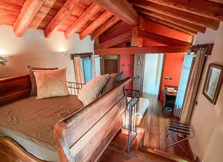 جناح جونيور, Ad Gallias