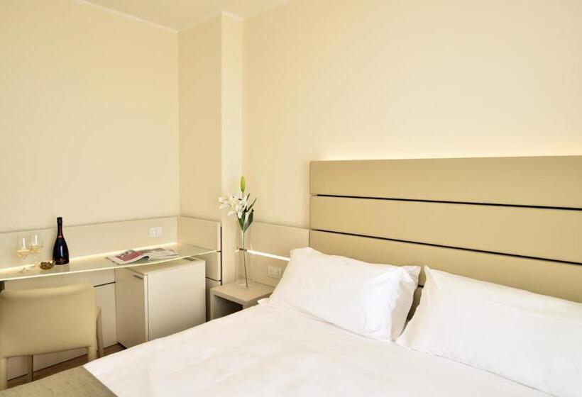 חדר סטנדרט יחיד, Astoria