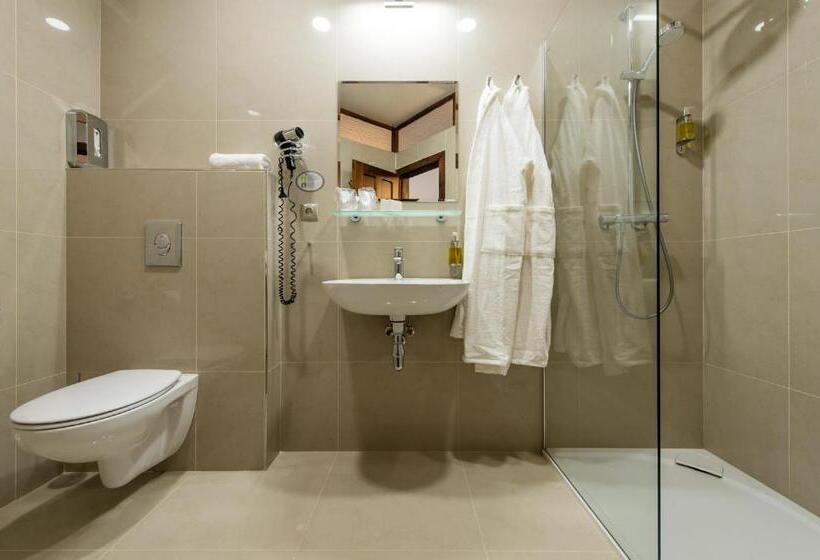 اتاق لوکس خانوادگی, Bankov Košice