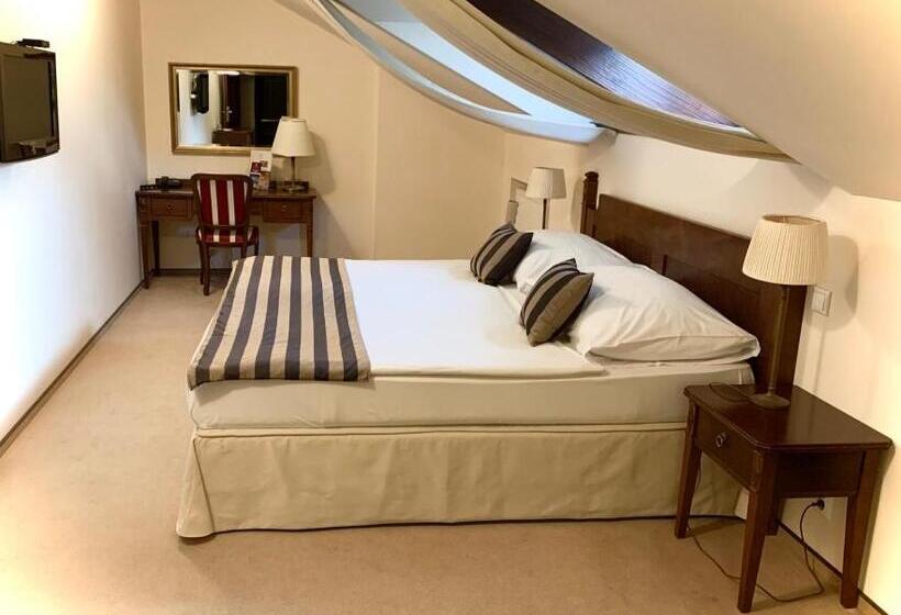 اتاق سوپریور با تخت بزرگ, Bankov Košice