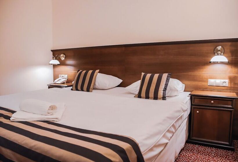 اتاق استاندارد چهار تخته, Bankov Košice