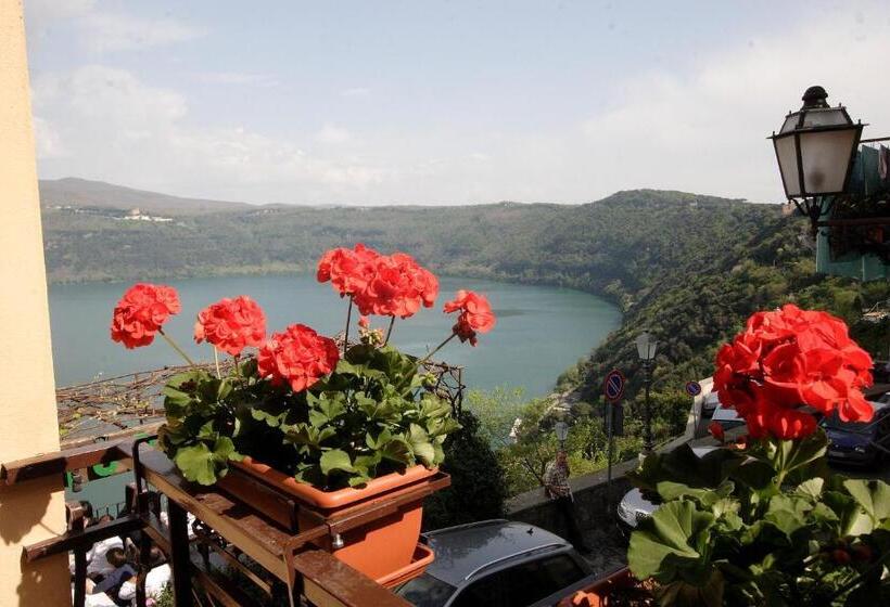 اتاق کلاسیک با چشمانداز دریاچه, Castel Gandolfo