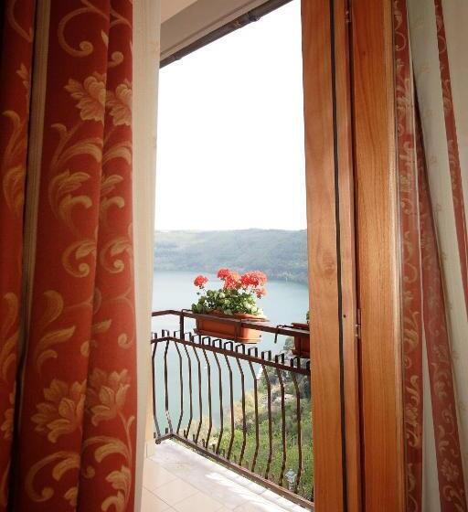 اتاق کلاسیک با چشمانداز دریاچه, Castel Gandolfo