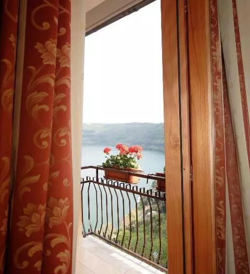 レイクビュークラシックルーム, Castel Gandolfo