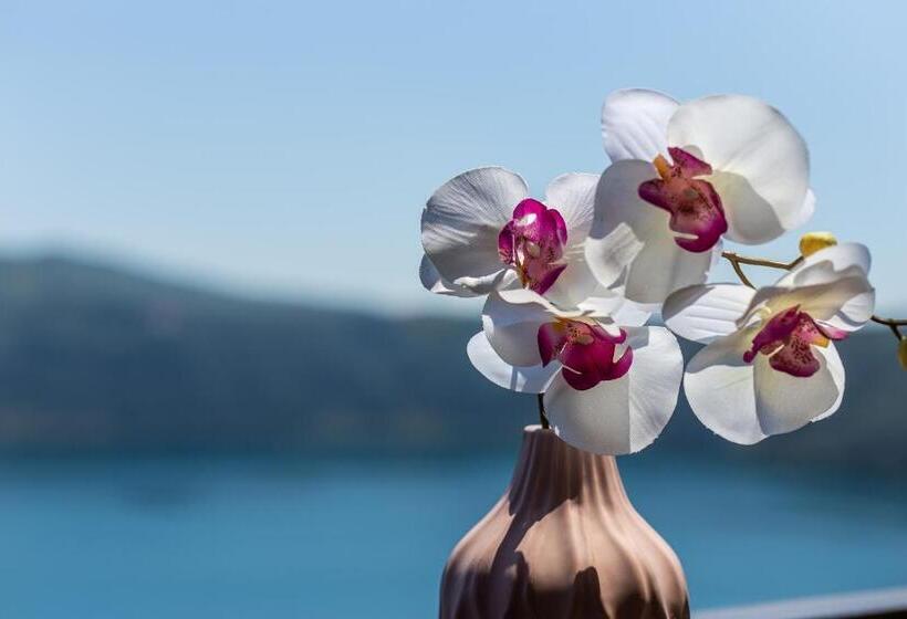 اتاق کلاسیک با چشمانداز دریاچه, Castel Gandolfo