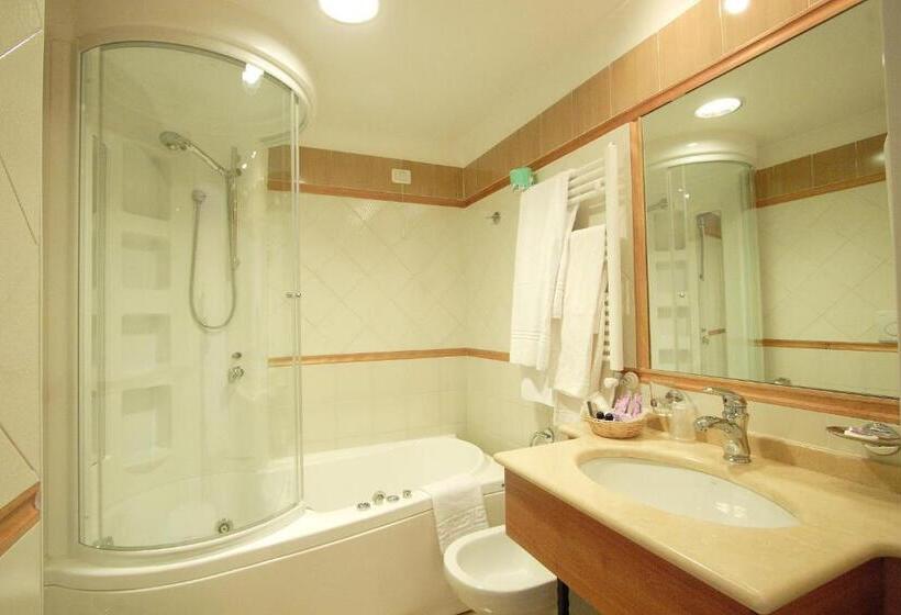 اتاق کلاسیک با چشمانداز شهر, Castel Gandolfo