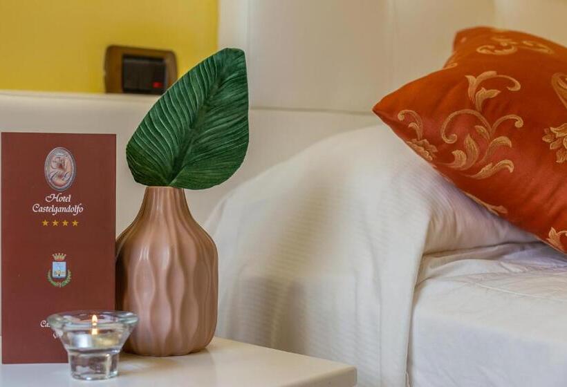اتاق کلاسیک با چشمانداز شهر, Castel Gandolfo