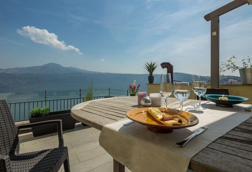 带两个卧室的顶楼公寓, Castel Gandolfo
