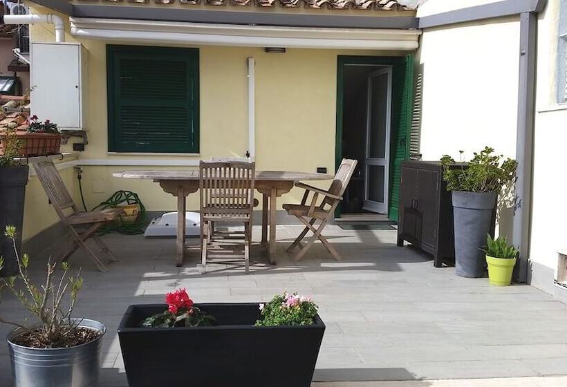 带两个卧室的顶楼公寓, Castel Gandolfo
