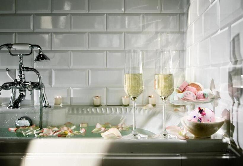 디럭스 스위트, Chateau Mcely