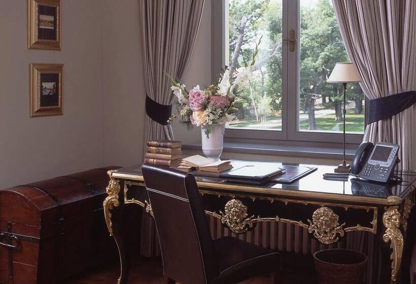 디럭스 스위트, Chateau Mcely