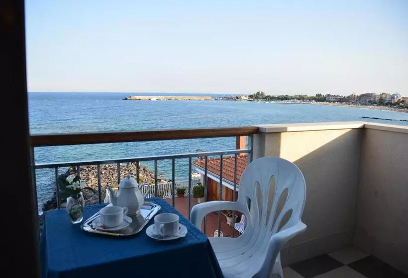 اتاق استاندارد چهار تخته با چشم‌انداز دریا, Costa Azzurra