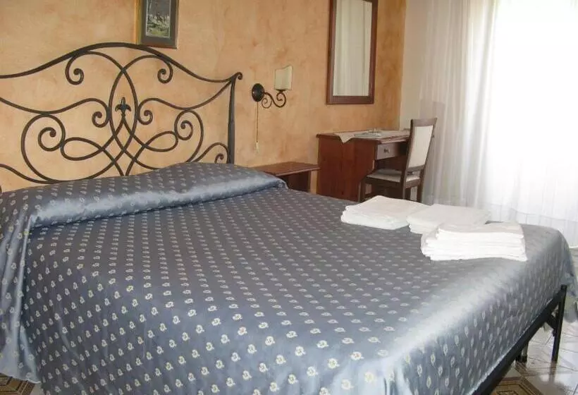 اتاق استاندارد چهار تخته با چشم‌انداز دریا, Costa Azzurra