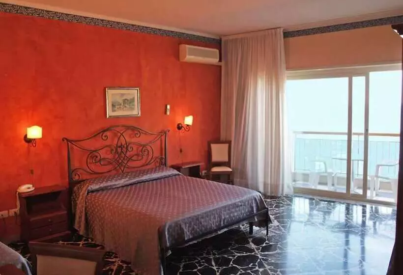 اتاق استاندارد سه نفره, Costa Azzurra