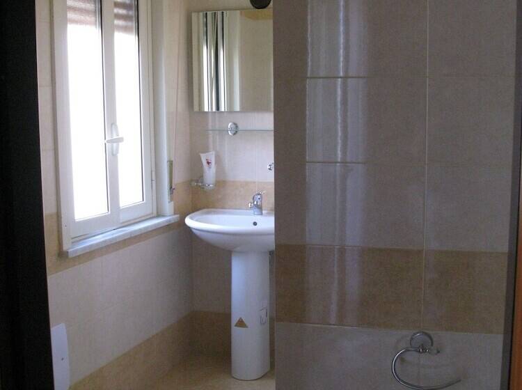 景色の見えるスタンダード４人部屋, Costa Azzurra