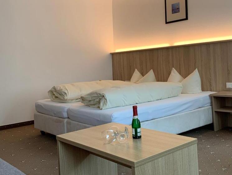 コンフォートルーム, Garni Brugger