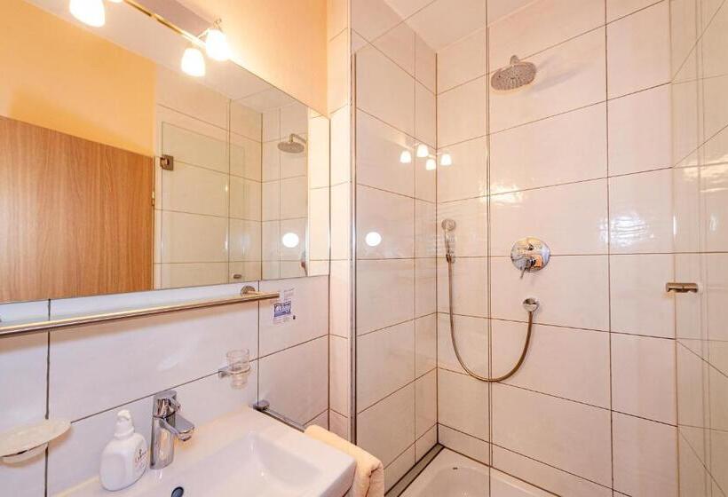 スタンダードトリプルルーム, Garni Brugger