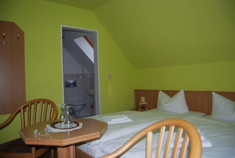 标准间, Haus Waldesruh