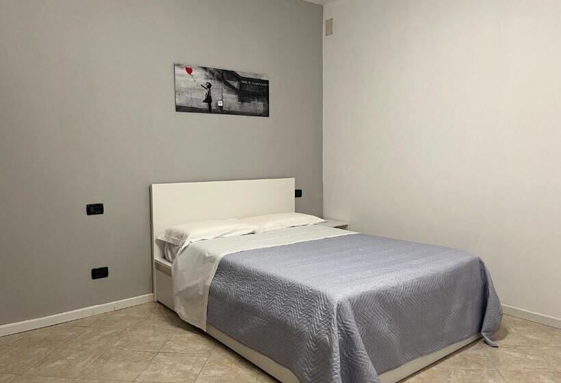 استودیوی لوکس, Iacone