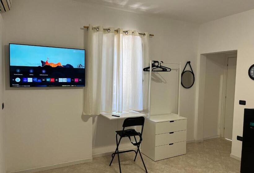 استودیوی لوکس, Iacone