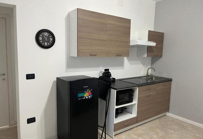 استودیوی لوکس, Iacone