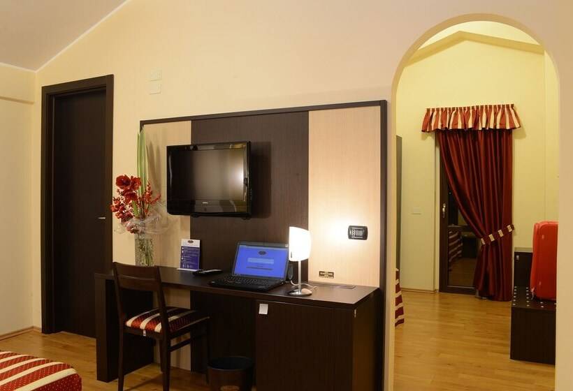 اتاق استاندارد سه نفره, Iacone