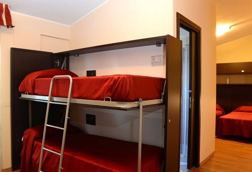 اتاق استاندارد چهار تخته, Iacone