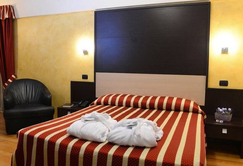 اتاق استاندارد چهار تخته, Iacone