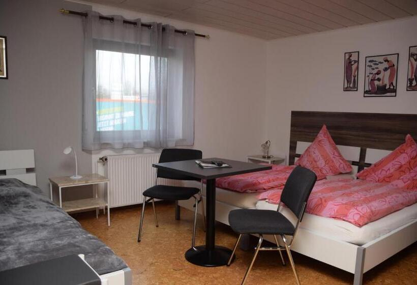 标准三人间, Jägerstube