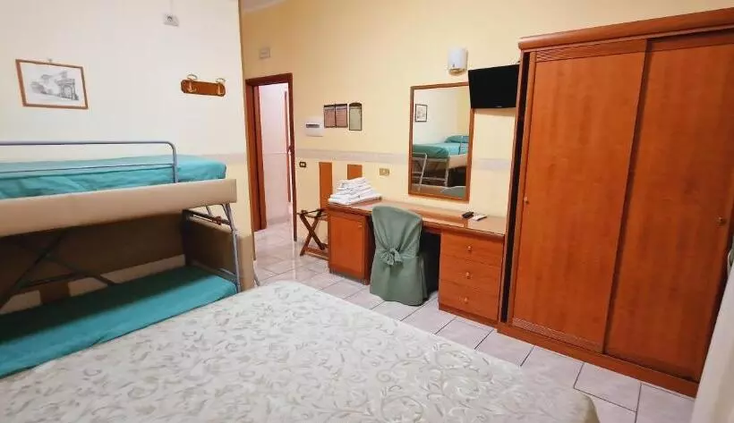 Economy Quadruple Room, Lento