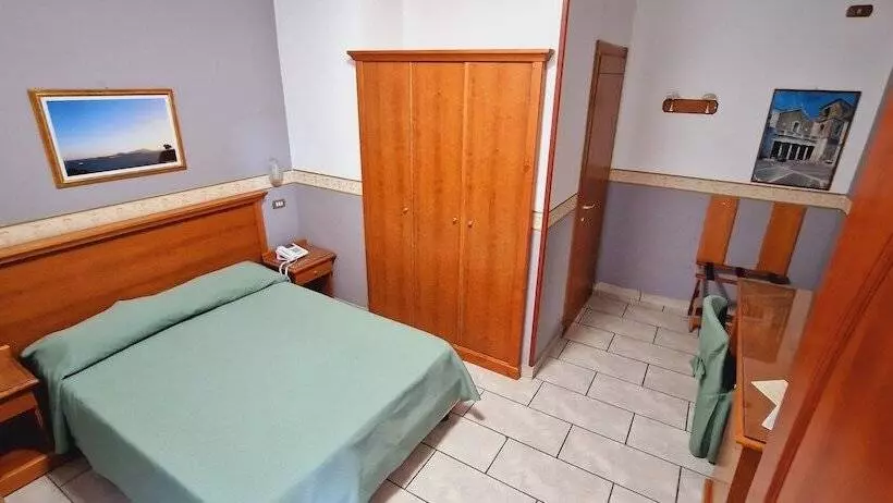 اتاق استاندارد یک نفره, Lento
