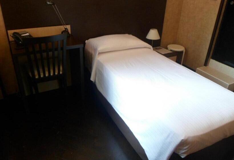 이코노미 싱글 룸, Liberty