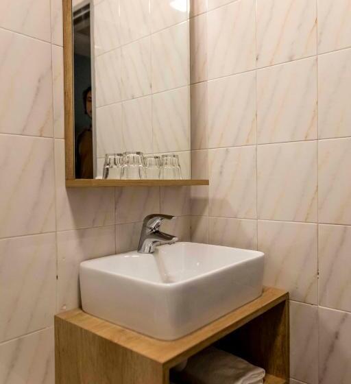 Номер Стандарт Трехместный, Ostal Pau Universite   Sure Hotel Collection By Best Western