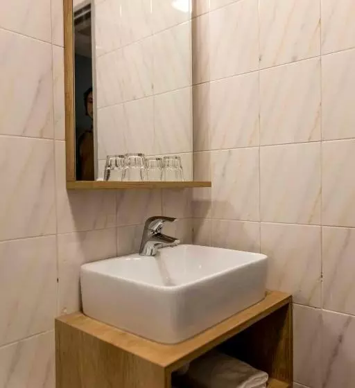 اتاق استاندارد سه نفره, Ostal Pau Universite   Sure Hotel Collection By Best Western
